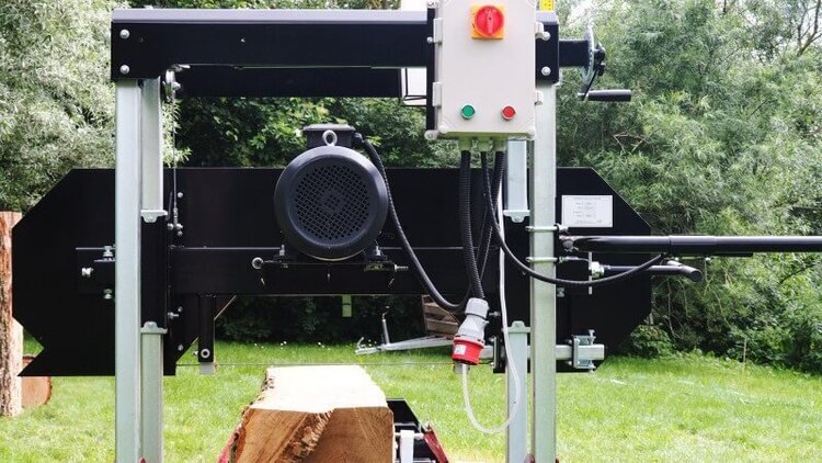 Juostinės pjovimo staklės mod. OPTIMAT Timberland TMC 790S su elektriniu valdymu (aukštyn/žemyn) 1