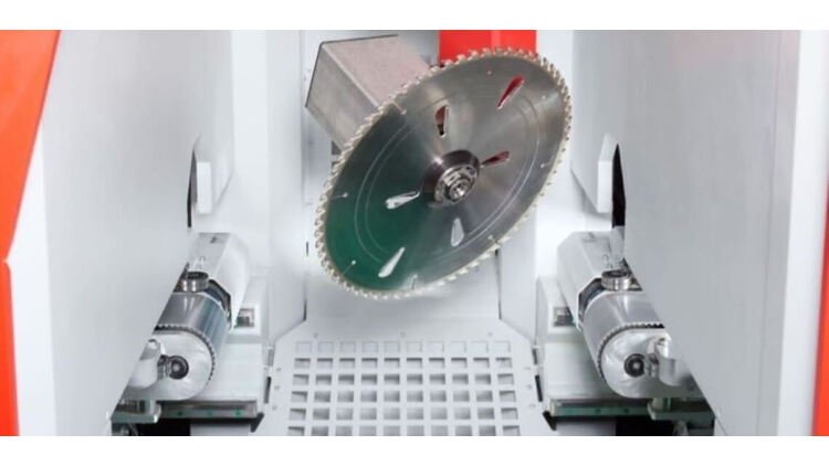 STROMAB 5 ašių pjovimo centras mod. MV 520