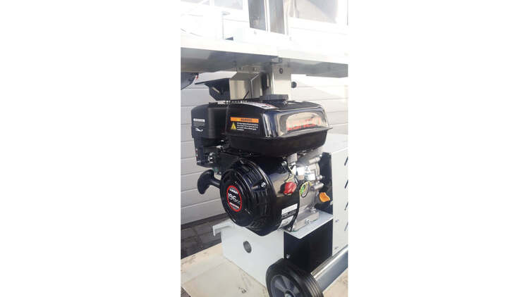 Malkų skaldyklė mod. HB8N (8t) su benziniu varikliu 8