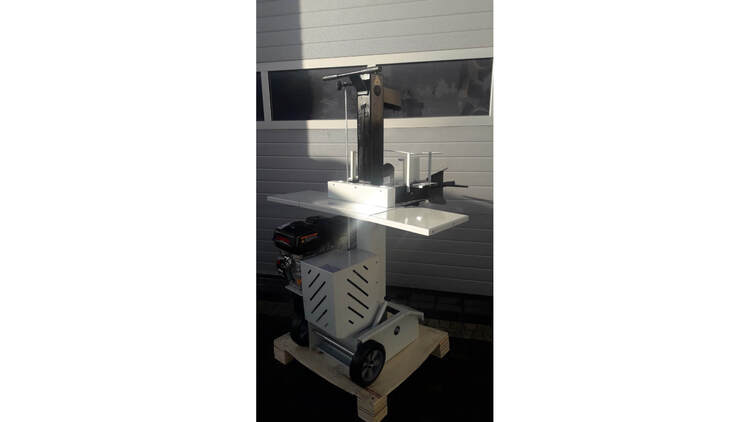 Malkų skaldyklė mod. HB8N (8t) su benziniu varikliu 7